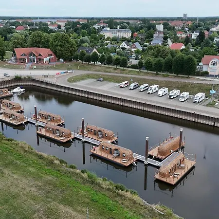 Elbwaerts Schwimmende Iglus *