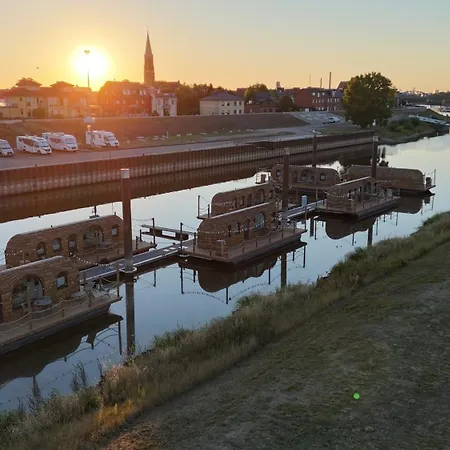 Hotel na wodzie Elbwaerts Schwimmende Iglus *