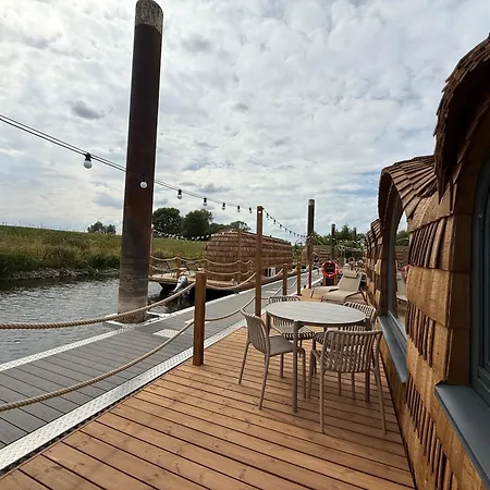 Elbwaerts Schwimmende Iglus Wittenberge