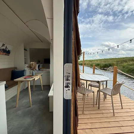 Elbwaerts Schwimmende Iglus * Wittenberge