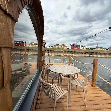 Elbwaerts Schwimmende Iglus Hotel na wodzie *